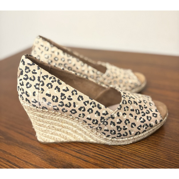 Toms Women's Size 9.5 Michelle Cheetah Print Heel Slip On Wedge Peep Toe MINT - Picture 1 of 12